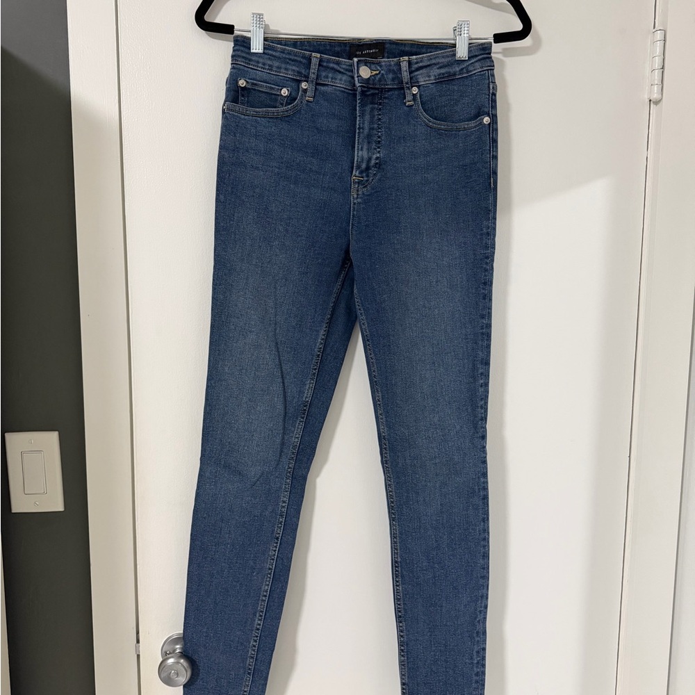 Classic High-Rise Skinny Jeans in Dark Blue Stretch Denim